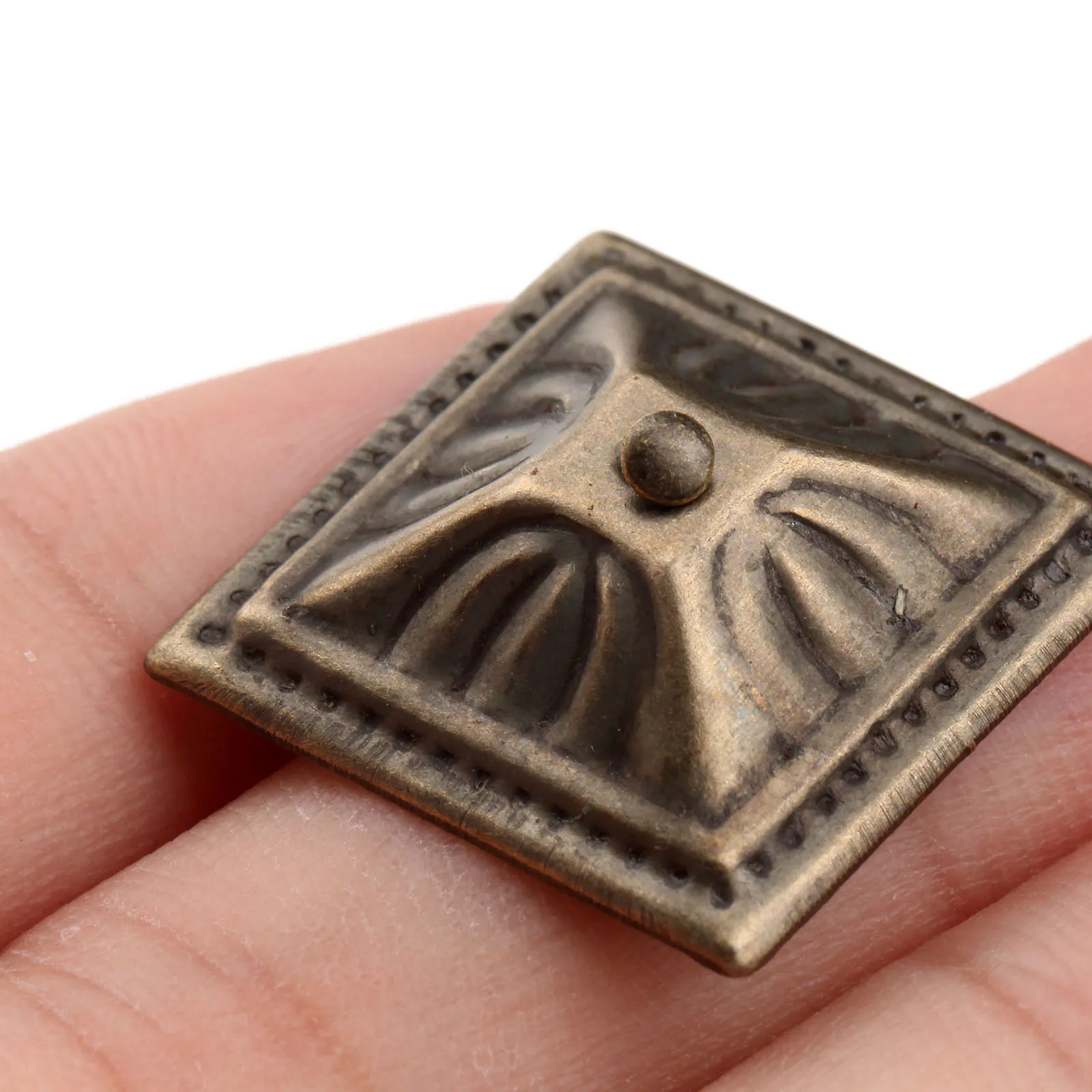 10Pcs 21x21mm Antique Bronze Iron Upholstery Nail Jewelry Case Box Sofa Decorative Tack Stud Pushpin Decorative Furniture Nails