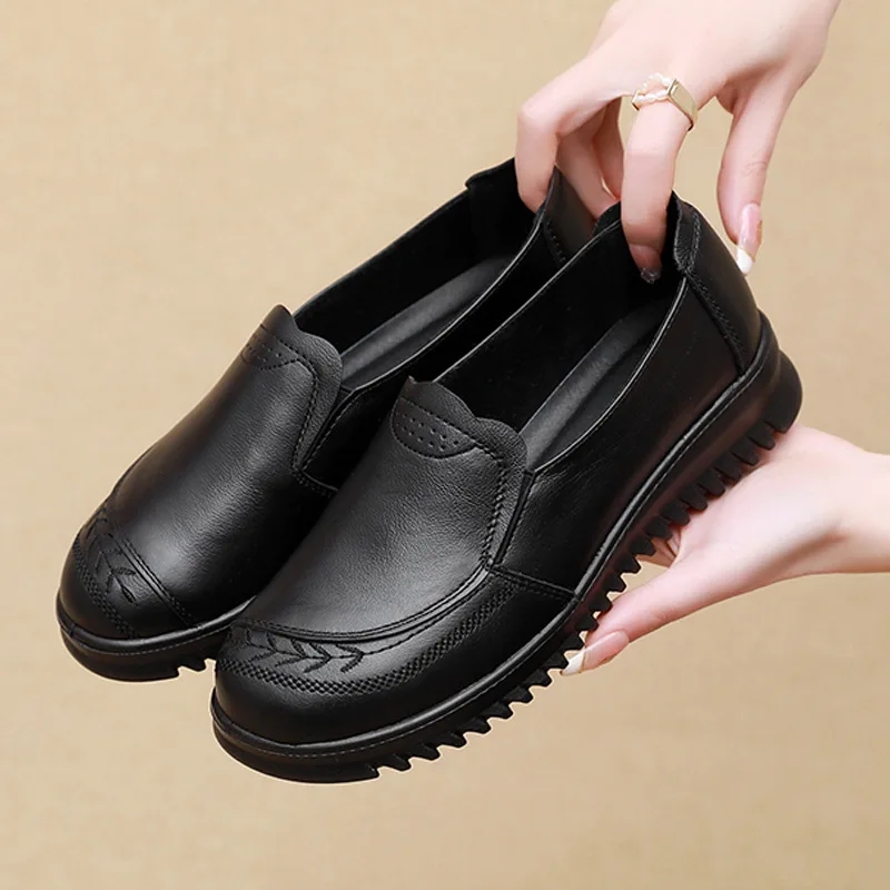 Women Shoes Autumn Leather Slip On Loafers Casual Sneakers Flat Shoes For Women Walking Shoes Mother Breathable Flat Shoes