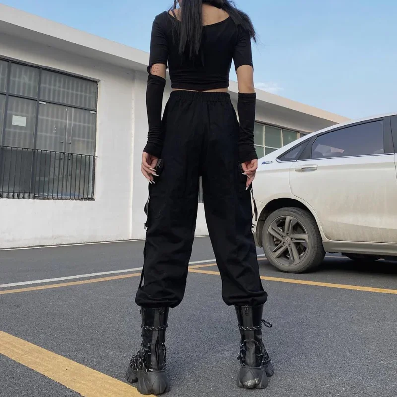 Women Fashion Cargo Pants Black High Waist Loose Harem Pants Punk Big Pockets Jogger Trousers with Chain Hip Hop Streetwear