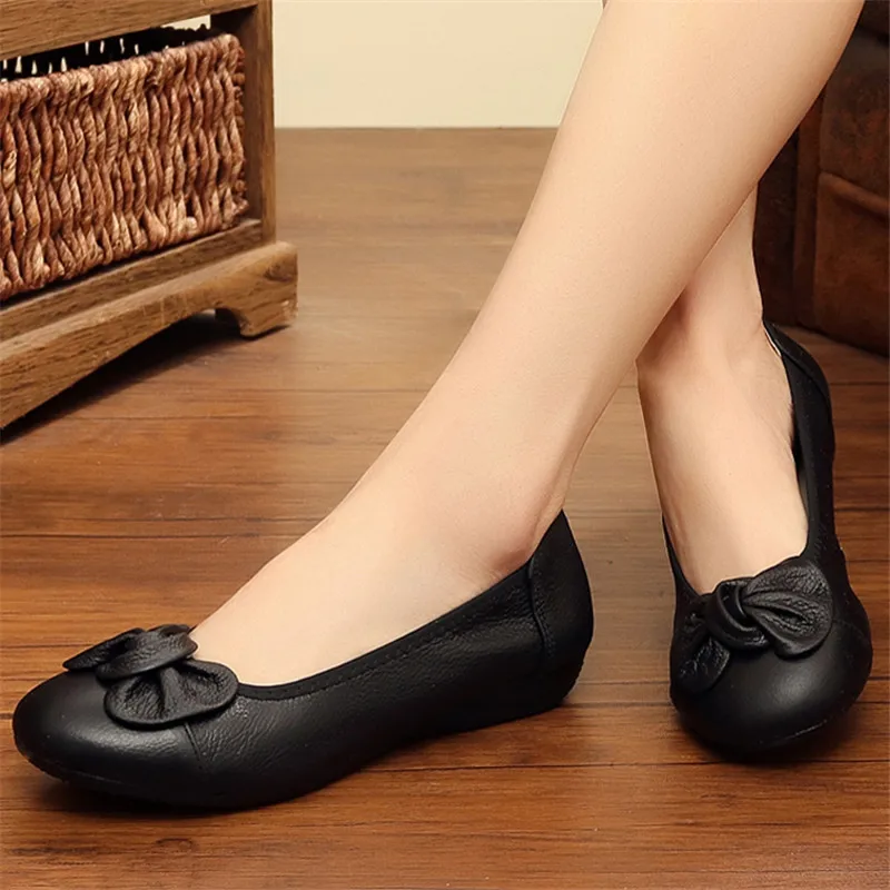 2022 New Genuine Leather Shoes Woman Slip On Women Flats Moccasins Women's Loafers Spring Autumn Mother Shoe Big Size 35-44