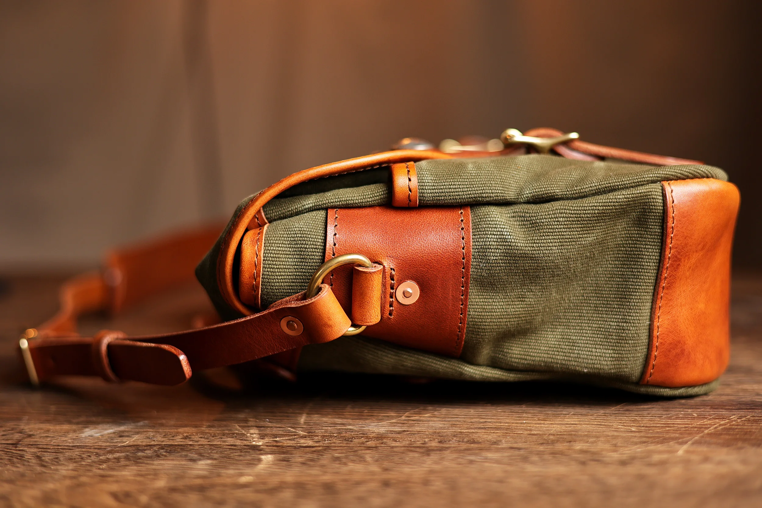 PNDME Vintage handgemachte hochwertige Leinwand erste Schicht Leder Herren Umhängetasche Outdoor-Reisen Luxus Tabletten Umhängetasche – Detail 24