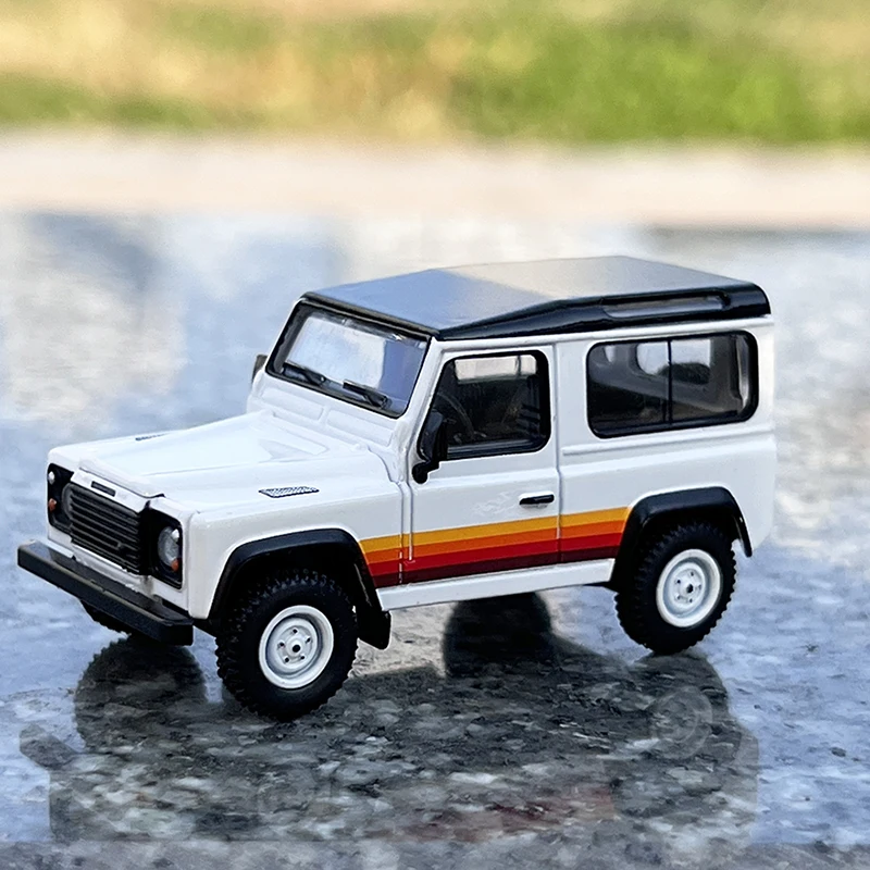 

TSM mini GT 1:64 90 defender wagmetal модель автомобиля