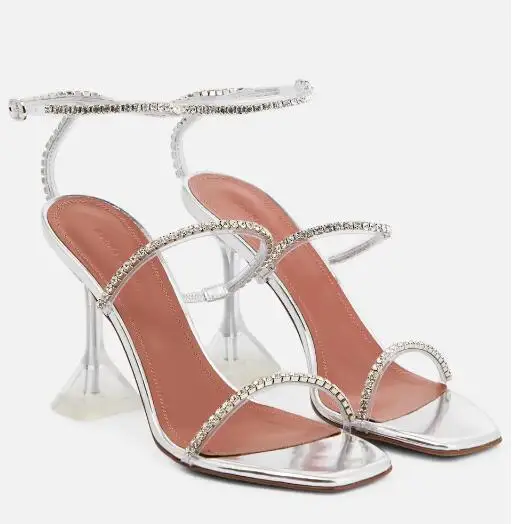 Рисунок 2 - Босоножки Gilda со стразами из