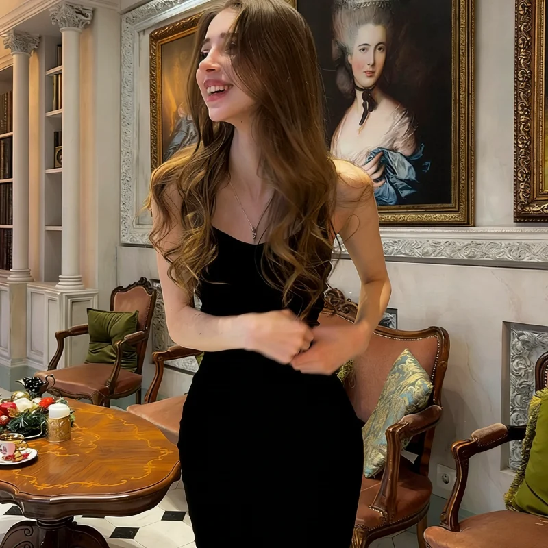 فستان صيفي نسائي من الساتان على الطراز الأوروبي والأمريكي بكتف واحد مثير بدون ظهر ضيق يلف الوركين للحفلات والنوادي