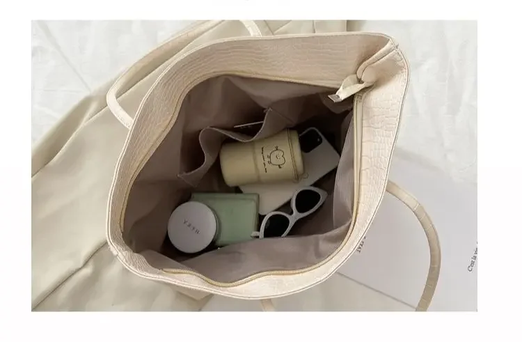 حقيبة كتف نسائية بتصميم كلاسيكي من الجلد الصناعي،...