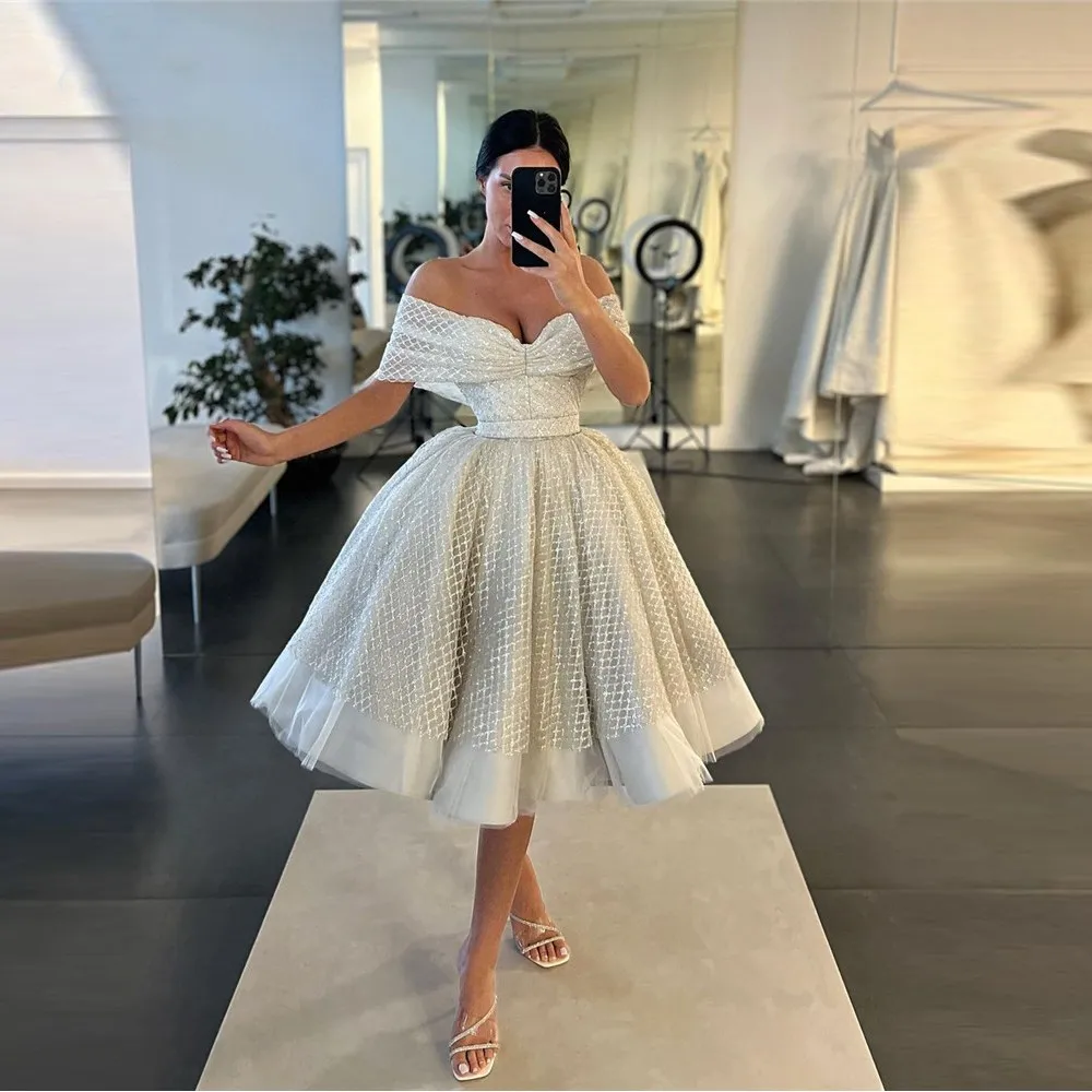 

Glitter Ball Gown Prom Dresses Ruched Off The Shoulder Sleeveless Knee Length Evening Party Gowns Short Formal Graduation Wear