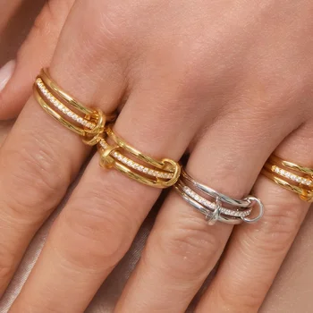 Anello rotondo impilato a tre strati con zirconi placcati in oro in acciaio inossidabile per le donne Anelli incastro non appannati Set regalo di gioielli di tendenza