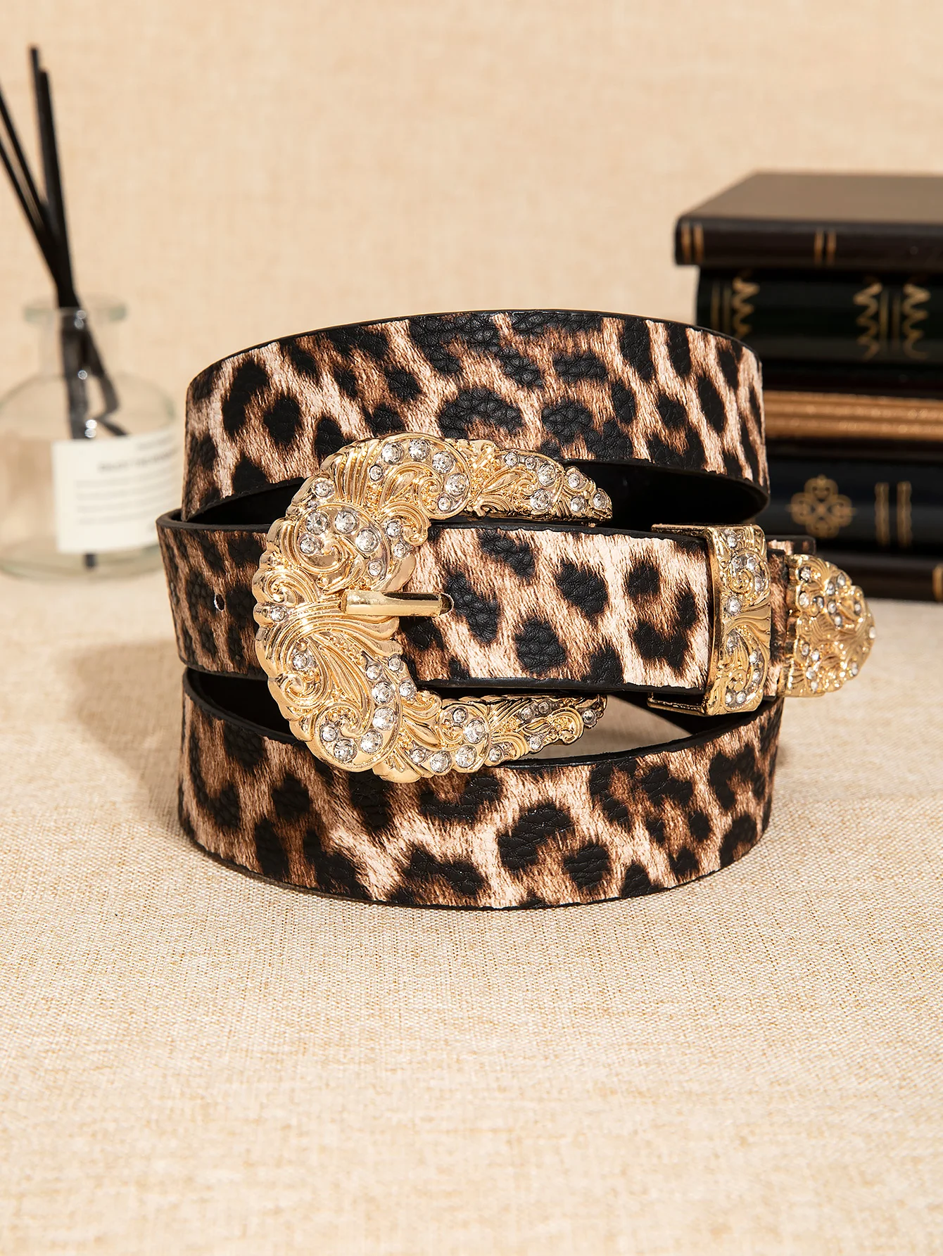 Luxuriöser und eleganter vergoldeter Gürtel mit Leopardenmuster, Strass-Gravur und Metallschnalle, perfekt für Damen und Versitäten – Detail 1