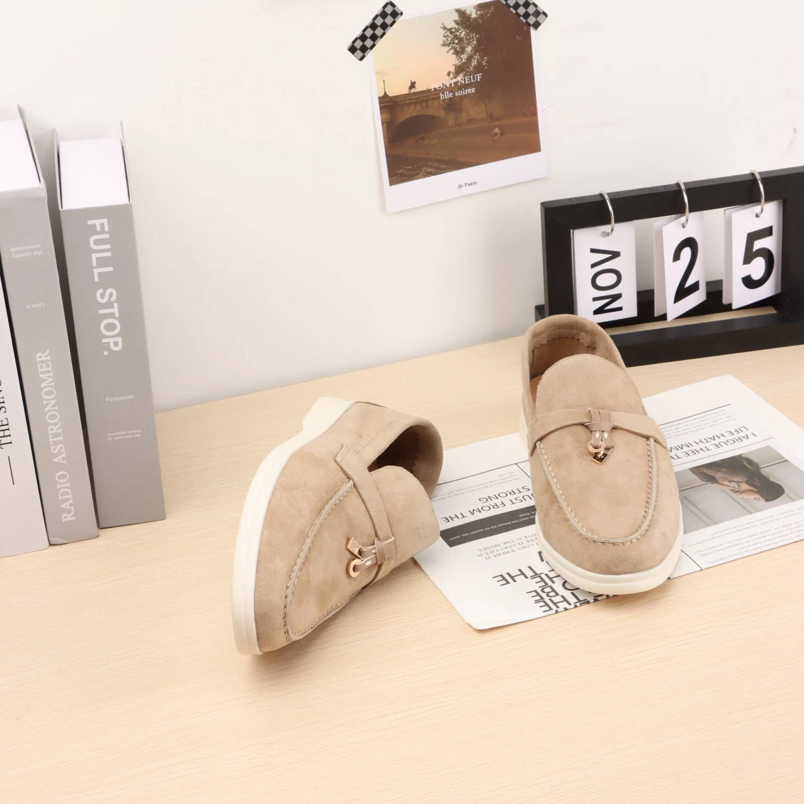 Italian luxury brand metal buckle women's loafers Casual shoes Flat shoes 2024 new casual comfortable leather men's sneakers