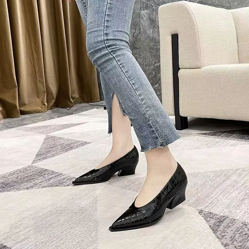 2023 가을, 겨울 슬로프 힐 지적 발가락 V 입 여성 싱글 신발 블랙 4cm 여성 신발 중간 뒤꿈치 레트로 할머니 신발