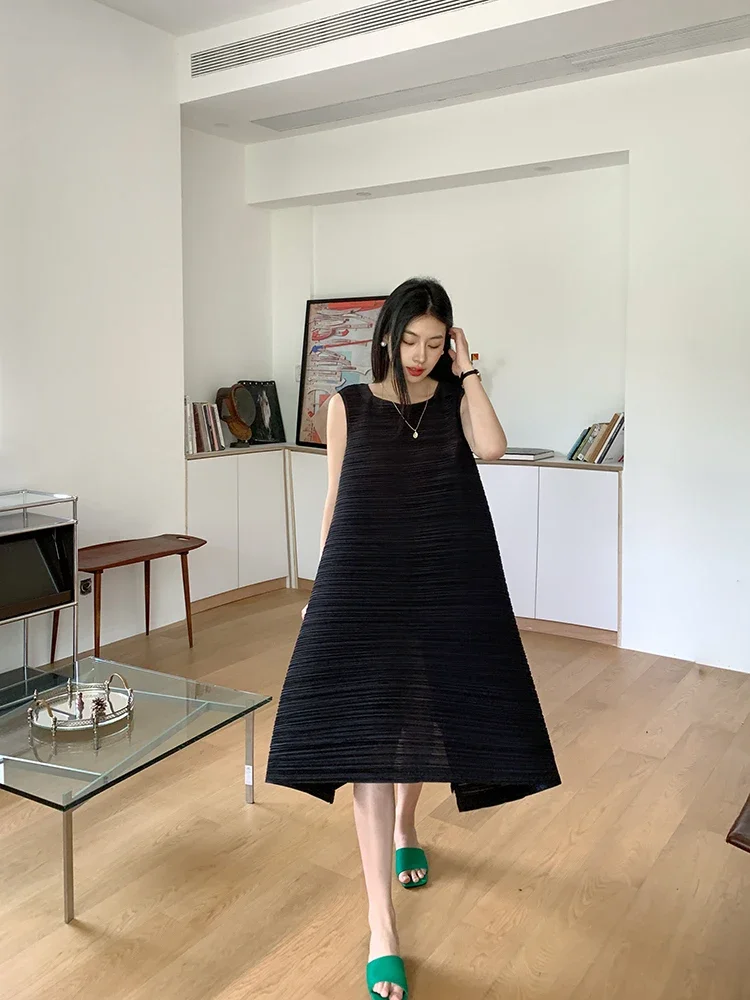 Pleated Women's Dresses | Plus Size Knee Length Dress With Natural Waistline And Folded Fabric