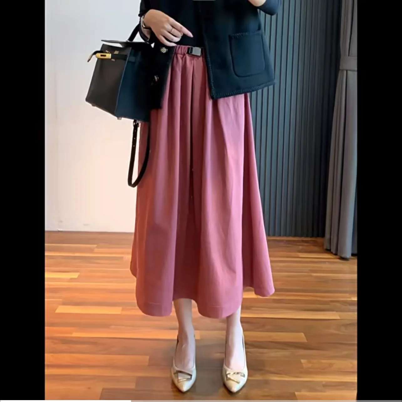 

3 Colors Women Metal Buckle Midi Skirt Elastic Waist Loose Simple Pleated 2023 Early Autumn Female Jupe with Pockets