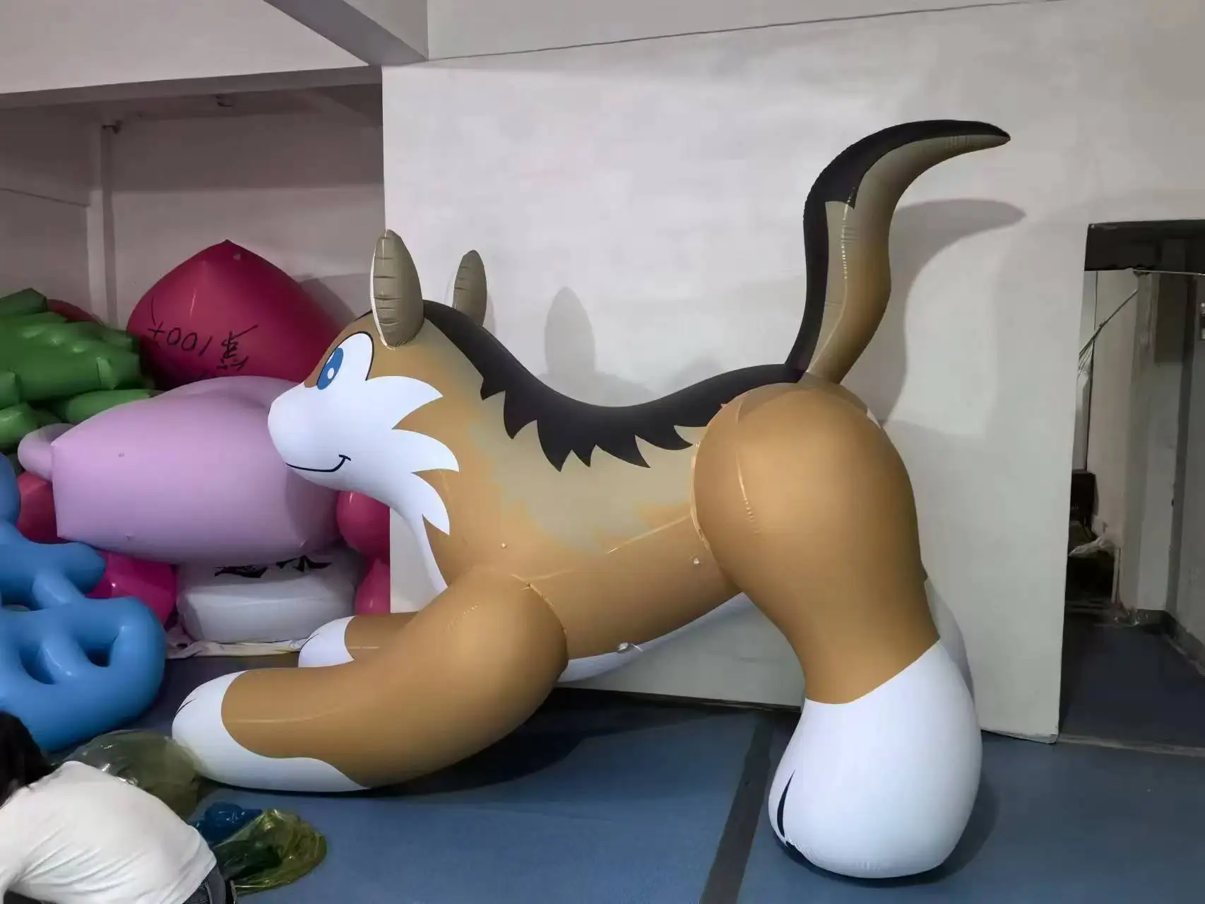 Custom cute giant inflatable wolf model air sealed pvc cartoon toy for outdoor advertising 4