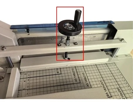 Taglierina Manuale per Carta Formato A4, Taglio Massimo 4cm, Lama Affilata in Acciaio Rinforzato, Macchina da Taglio per Documenti e File - immagine 4