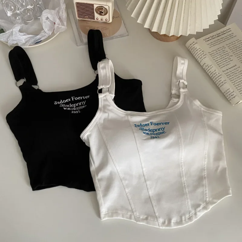 Рисунок 5 - Короткий женский жилет с наплечниками