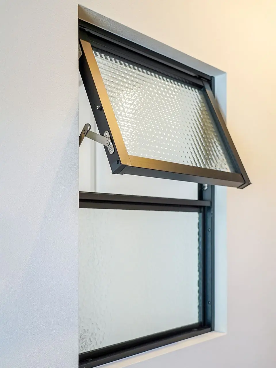 Fenêtres à battants en aluminium de haute qualité, conception Durable et économe en énergie pour les maisons, facile à utiliser et à entretenir, fenêtre d'auvent