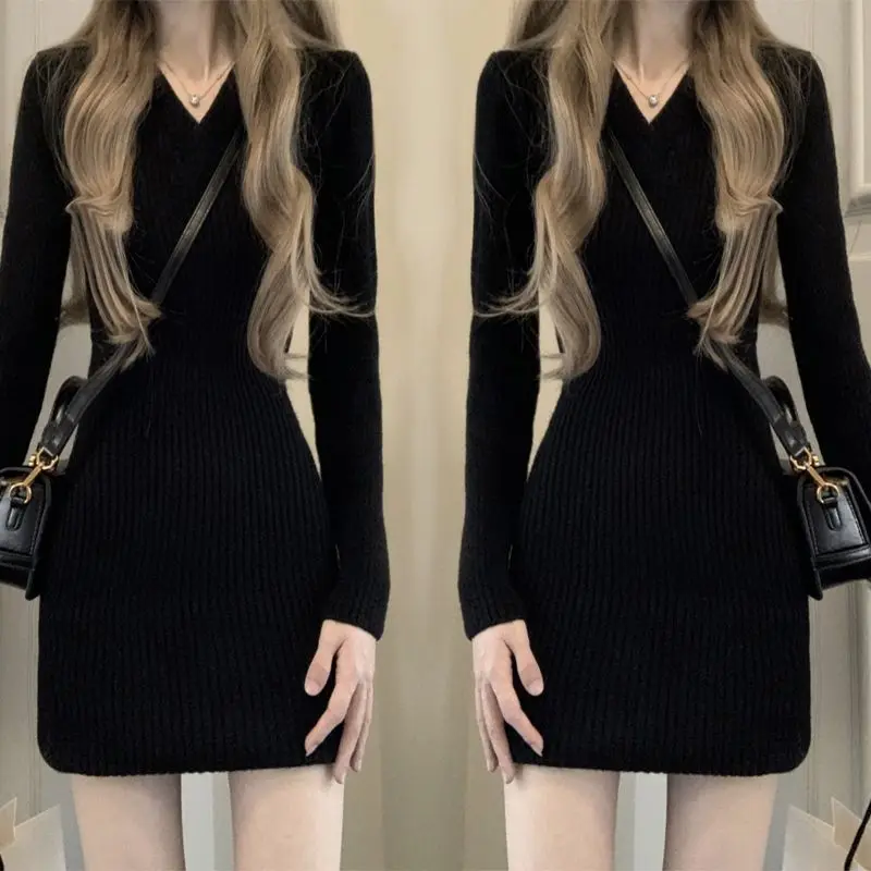 Sıcak Kız 2025, Sonbahar ve Kış Yeni Stil Bel Zayıflama Küçük Popo Kapsayan Etek Örme Sıcak Dip Elbise Kadınlar için