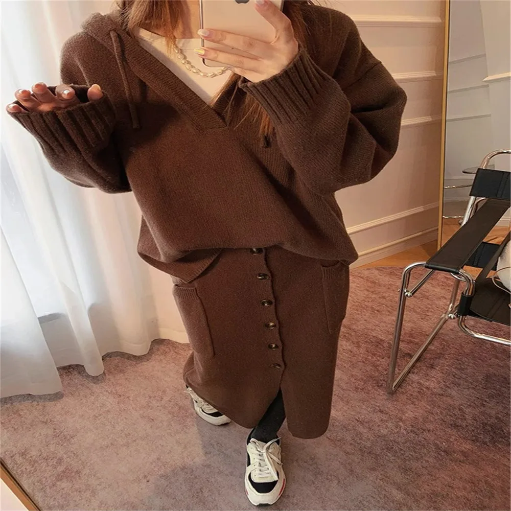 Рисунок 6 - Женский Вязаный топ с капюшоном и шерстяное платье