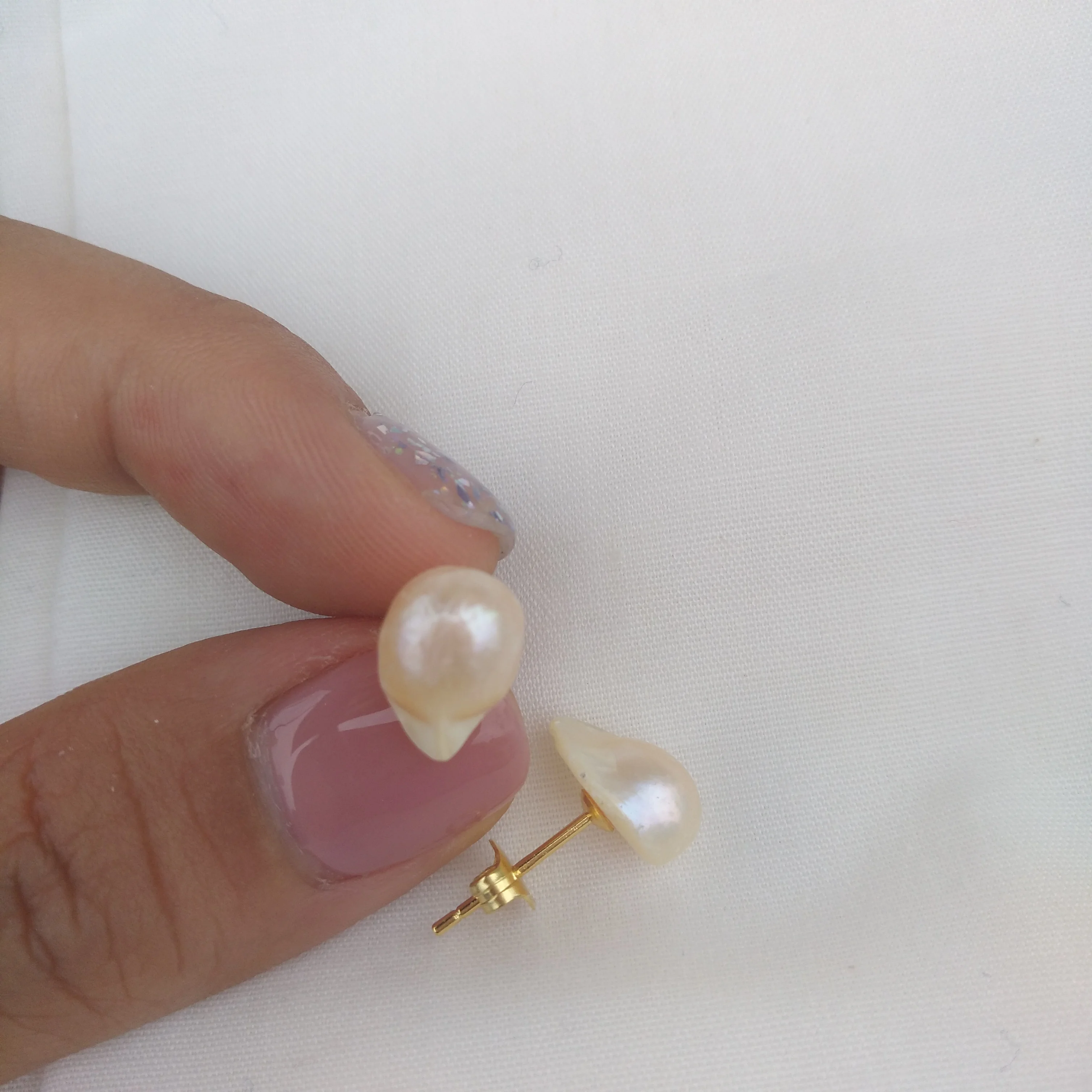 

Женские серьги-гвоздики с натуральным жемчугом в стиле барокко