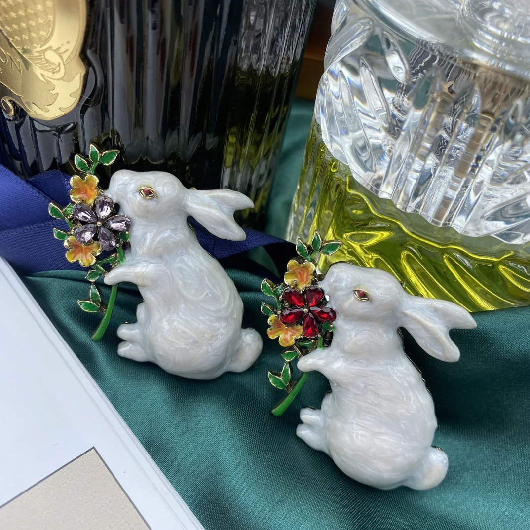 Vintage Handmade Enamel Glaze Craft Flowing Cloud Texture Sweet and Lovely Little White Rabbit brooch
