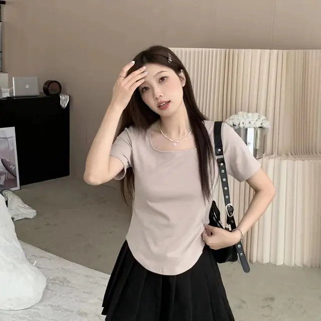 여름 의상에 완벽한 사이즈 걱정 없는 세련된 티셔츠