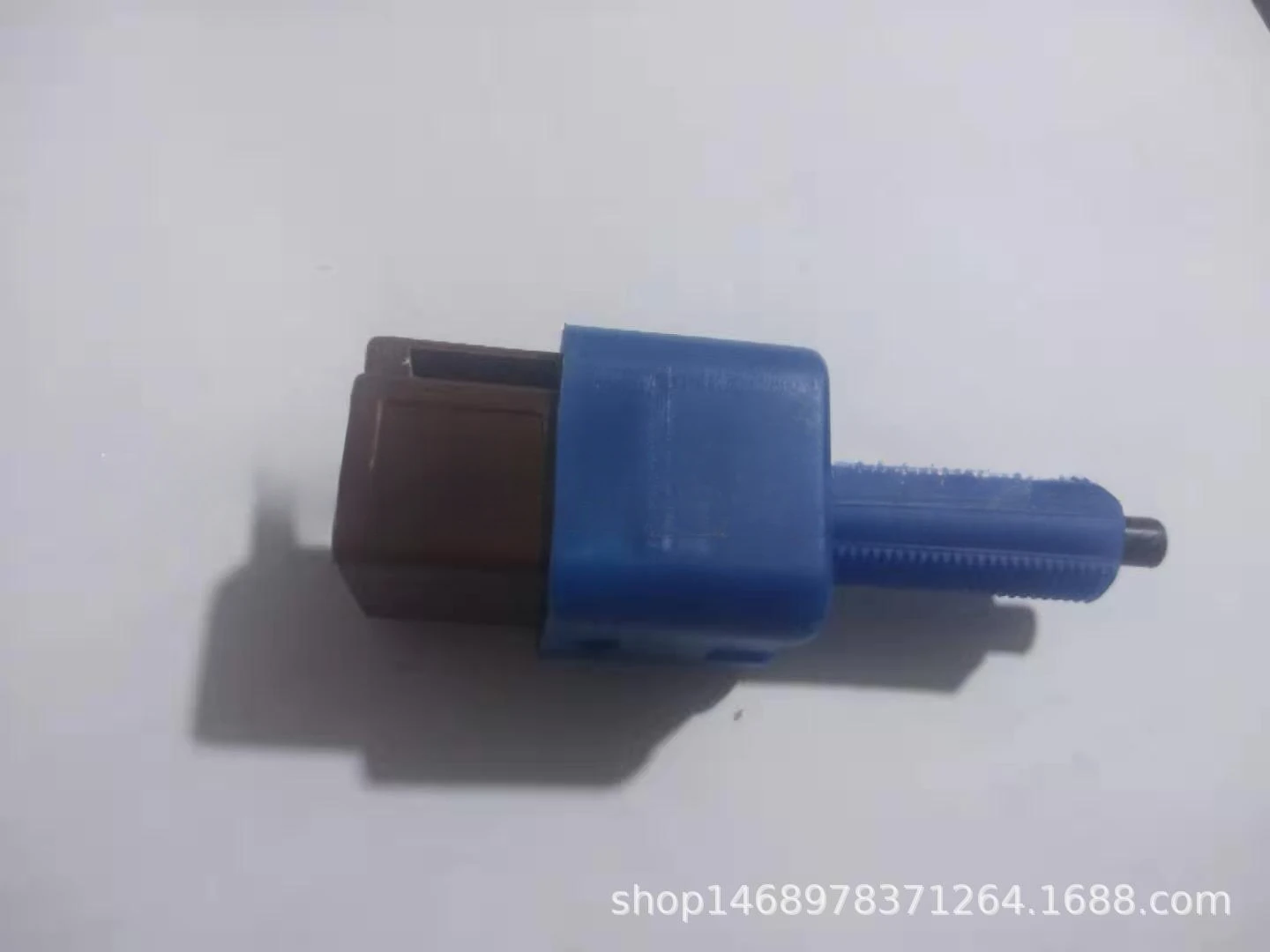 

25320-BC60A/D/B 25320-JY00A 83311FJ001 is suitable for forester brake light switch