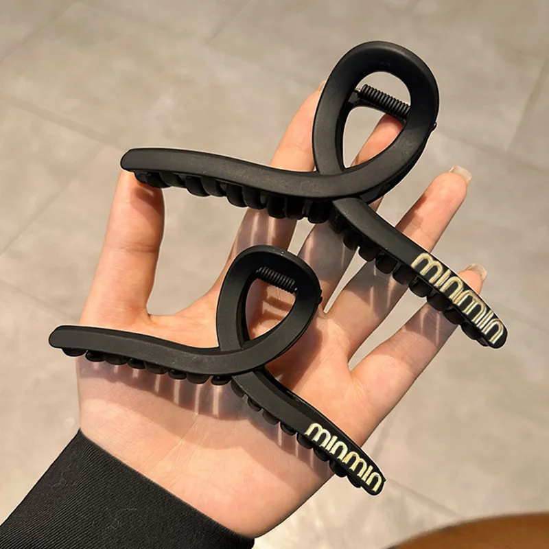 

Large 13CM 11CM New Elegant Black Hair Claws Plastic Resin Frosted Min Grip Women's Back Brain Shark Clip Headwear Hairpin