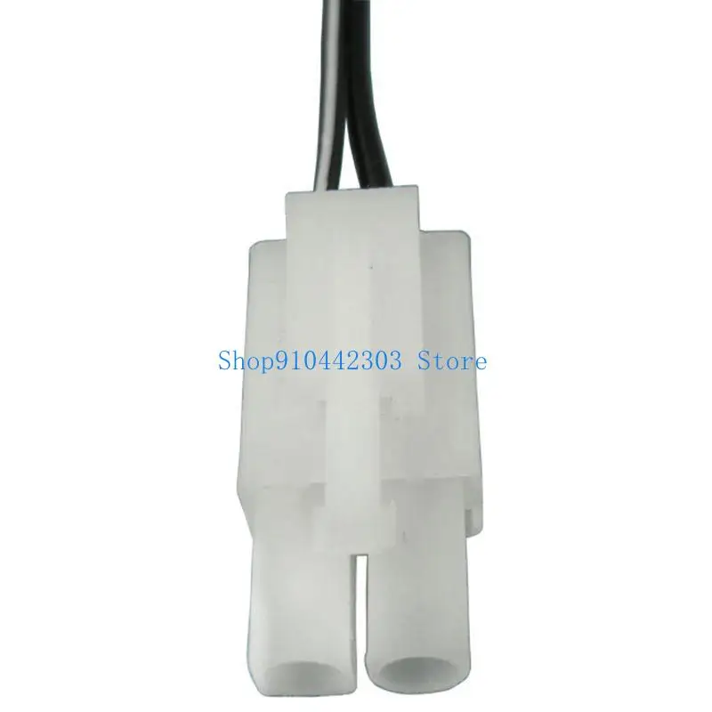 Câble de charge intelligent 8.4V 250mA posé à côté d'une batterie RC, prêt à être utilisé