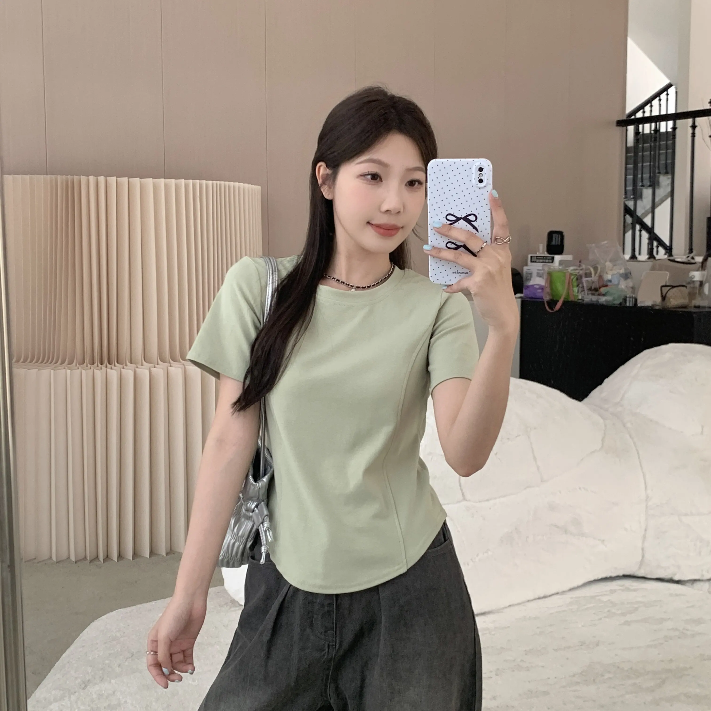 Light fruit green [round neckline]