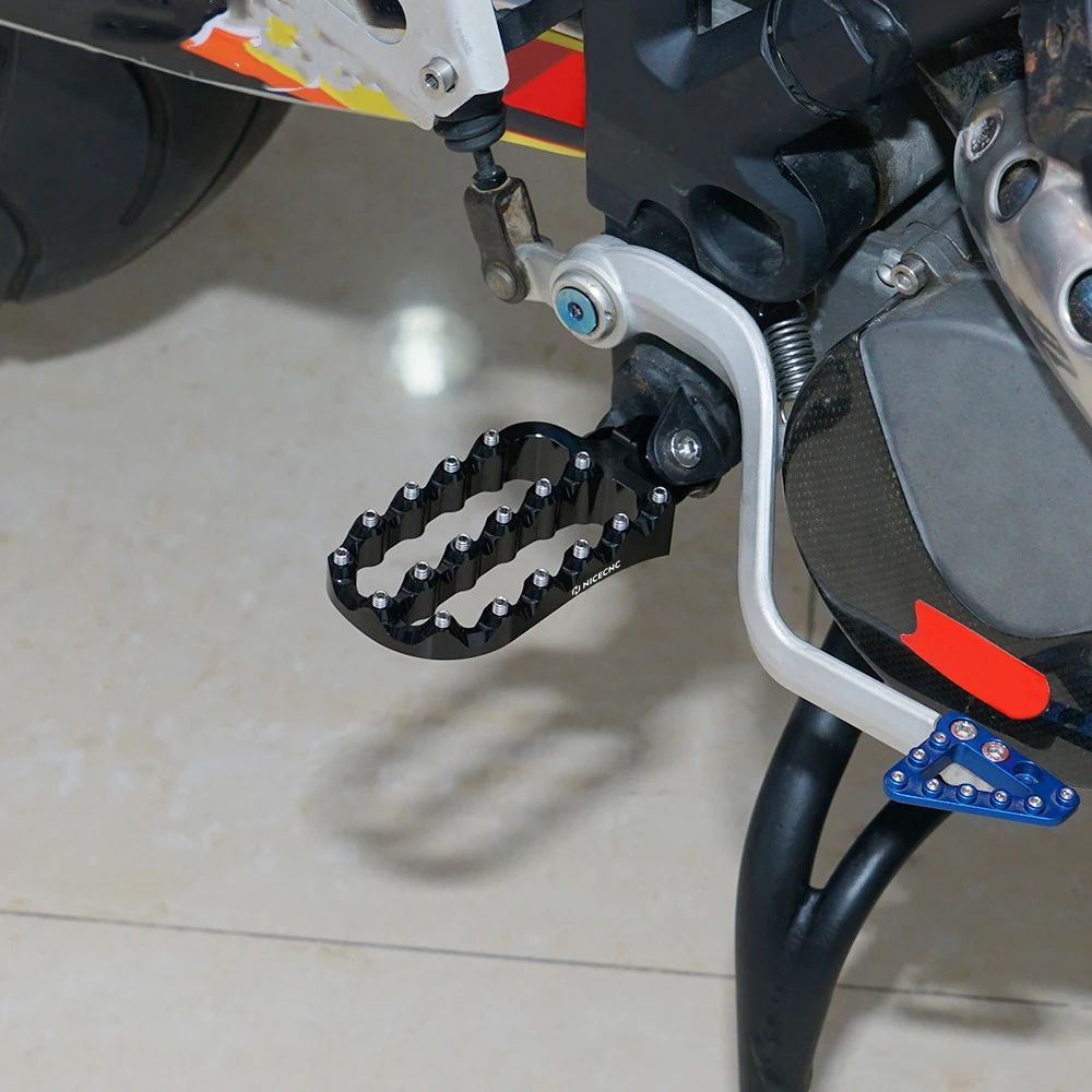 (EU-Lager) Für Husqvarna Norden 901 2022-2025 Fußrasten Fußstützen 690 Enduro R SMC R 790 890 Adventure/R 1290 Super AdventureR/S/T – Detail 4