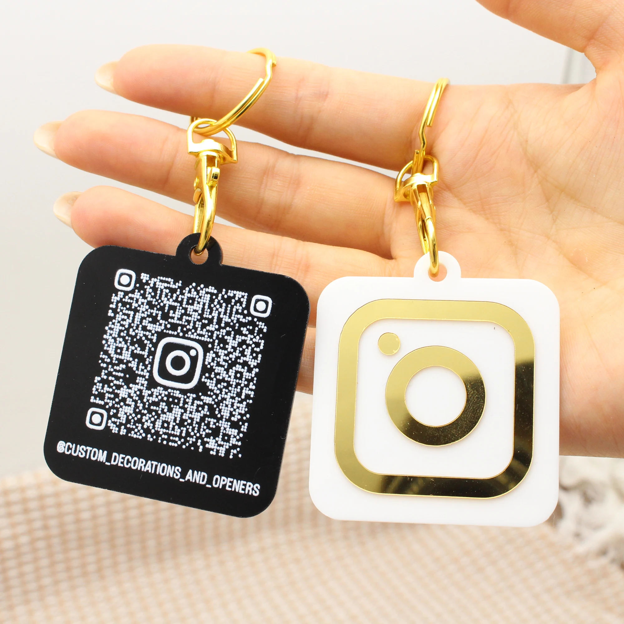 개인 맞춤형 아크릴 QR 코드 열쇠고리, QR 코드 및 뒷면 마킹으로 맞춤 제작..