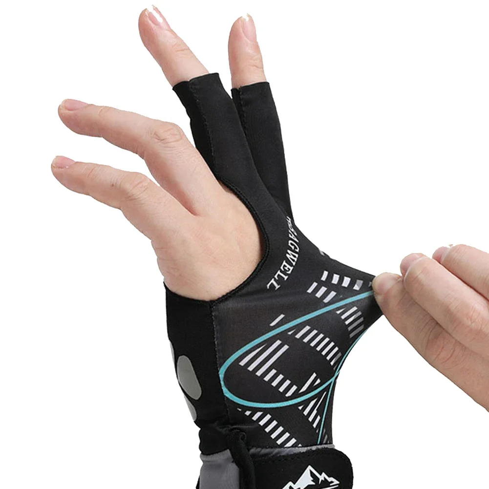 Left Hand Billiards Glove Three Finger Snooker Billiard Glove Non Slip Stickers Elasticity Billiard Training Gloves 1pcs