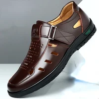 Sandales d'été confortables en cuir pour hommes, creuses, antidérapantes, douces, fraîches, éclairées, respirantes, assorties avec tout, classiques, portables, à la mode, décontractées 1