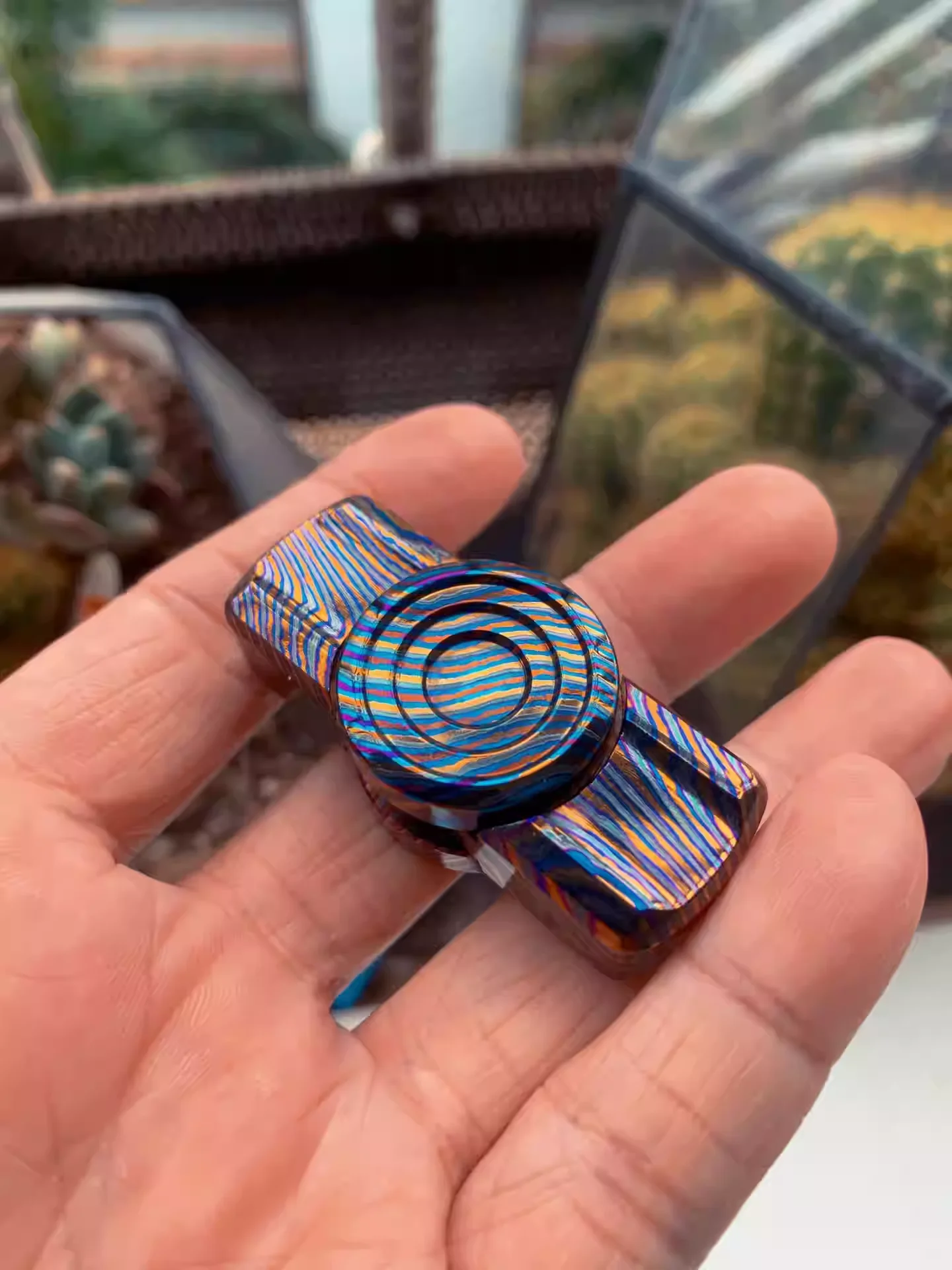 

Гироскоп на кончик пальца с двумя листьями Mod 2,0, изготовлен из циркониевой лошади