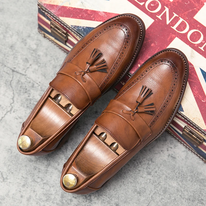 Men dress shoes Autumn Design Brand Classic Tassel Brogue slip on loafers Oxfords Hand stitch big size 38-47 flat leather shoes