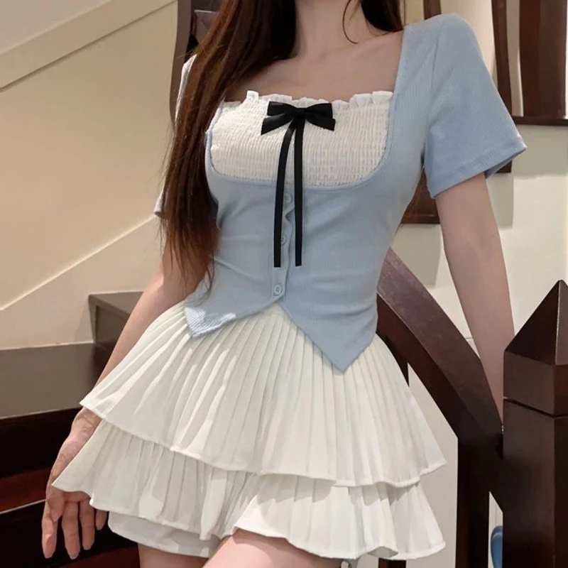 Fake two pieces of contrasting square neck T-shirts, women's summer design sense, niche, high waist and pleated skirt, slim suit