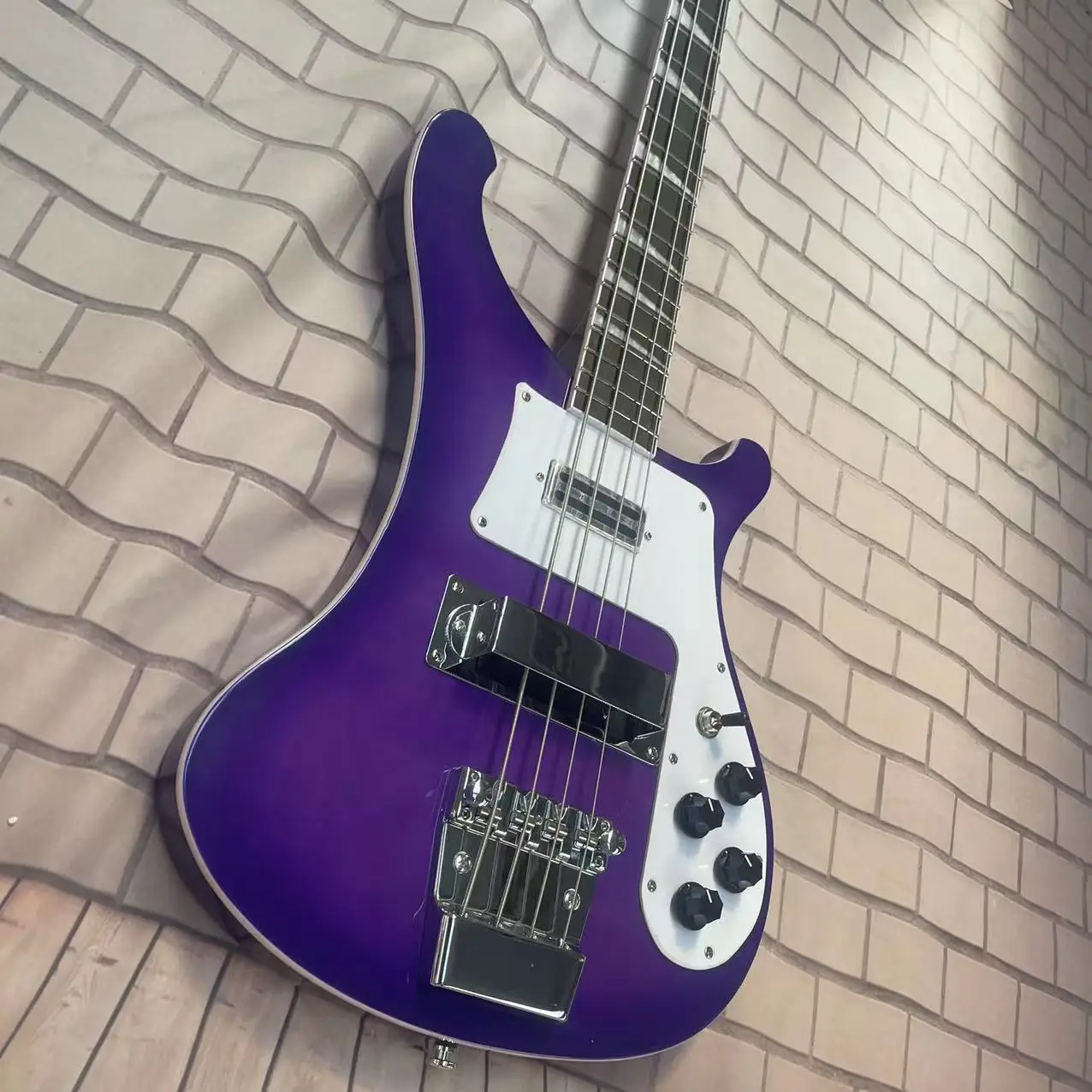 Basso Elettrico Rickenback Basso Elettrico Integrato A 4 Corde, Corpo Viola Sfumato, Lucido, Tastiera In Legno Di Rosa, Legno D'Acero