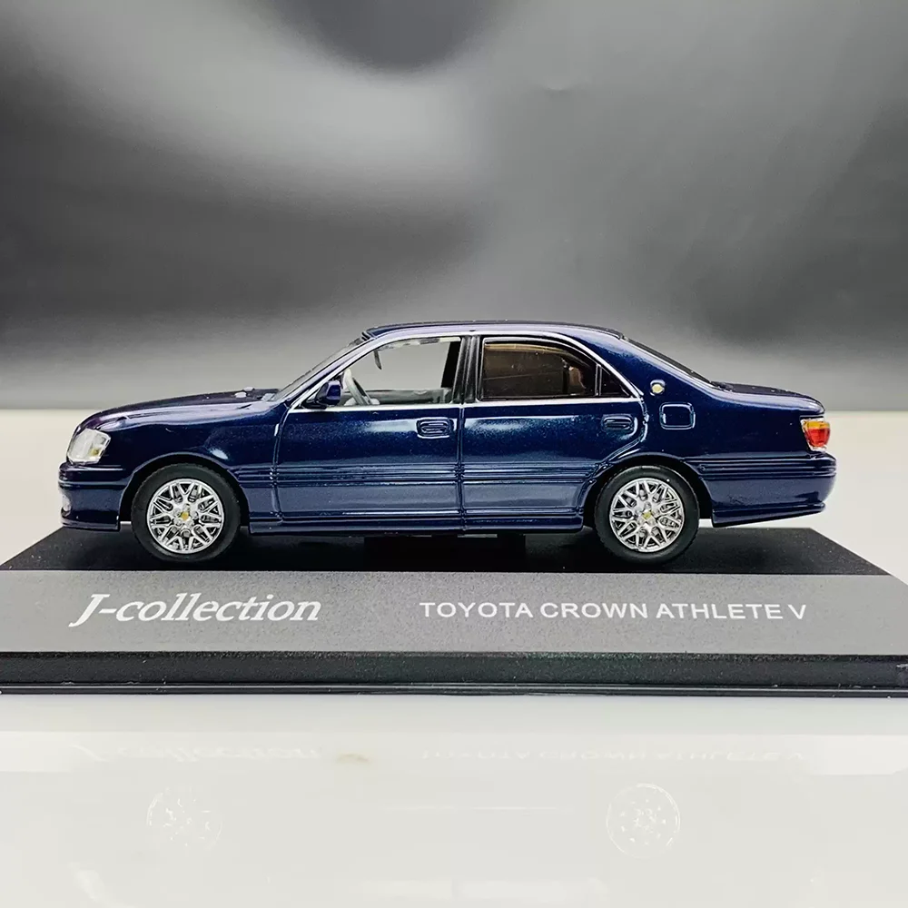 Kyosho Die-cast 1:43 Scale Toyota Crown Athlete 5th Generation