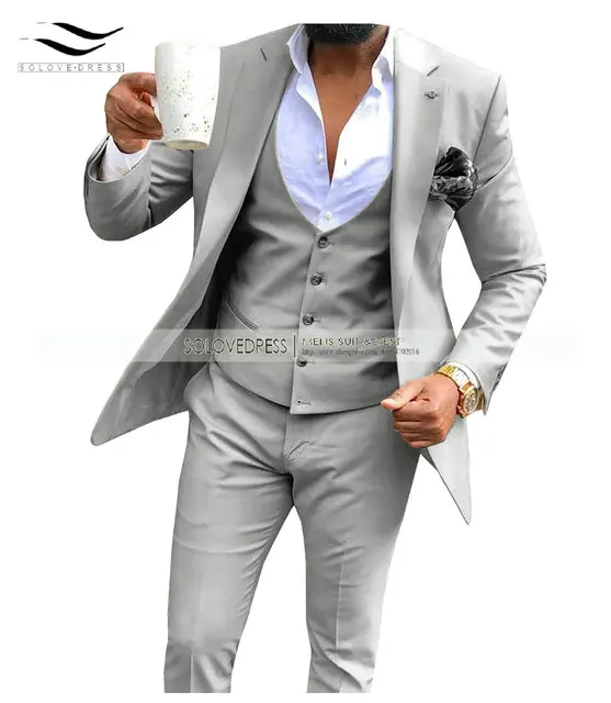 Рисунок 5 - Мужской деловой смокинг с вырезом на лацкане