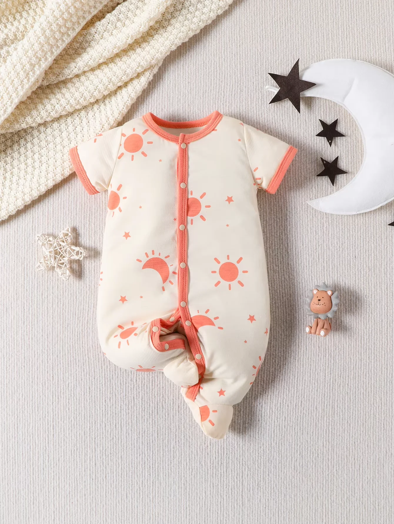 Cute Baby Romper Suit with Sun Star Print Orange Edged Snap Closure Footed Skin-friendly And Warm for Infants