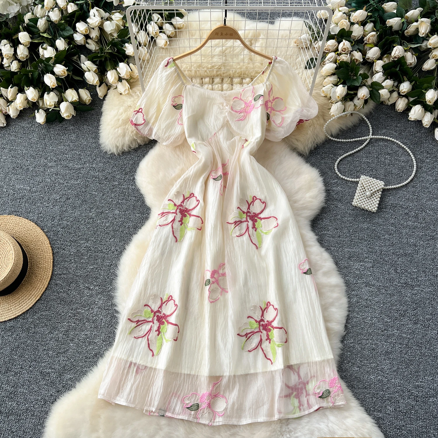 

Chic vintage floral Embroidery Square Collar puff sleeve Dress Fashion korean fashion Slim women summer dresses