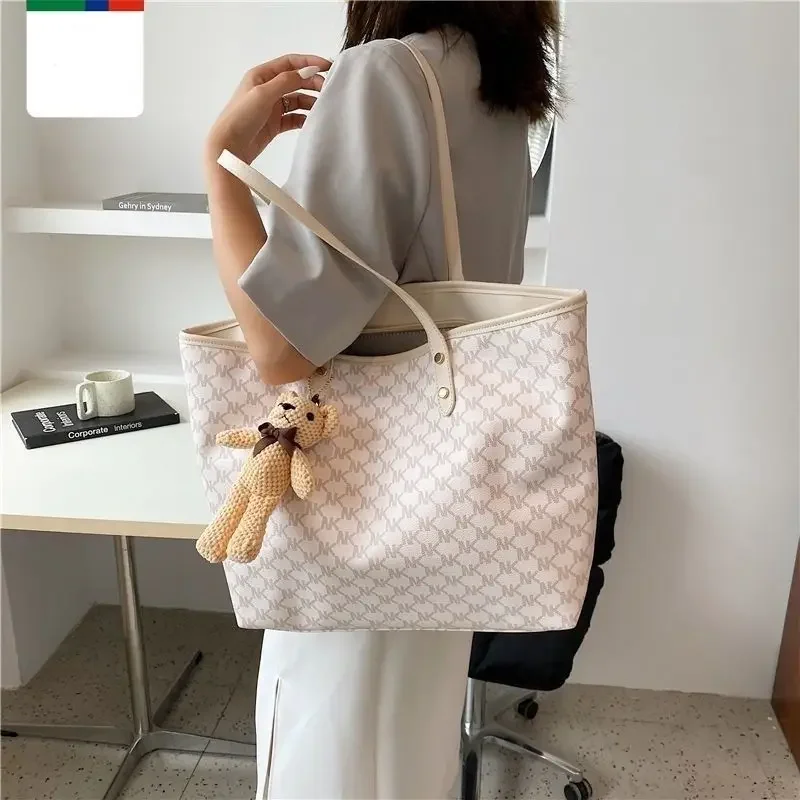 High-end Sense Large Capacity Bag Niche Versatile Commuter Bag Women's 2024 New Trendy Texture Tote Bag