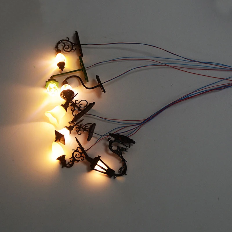 

1PC 1/12 Dollhouse Miniature Christmas Park Street Lamp Doll Streetlight Decor Doll House Retro Mini Garden Landscape Ornament