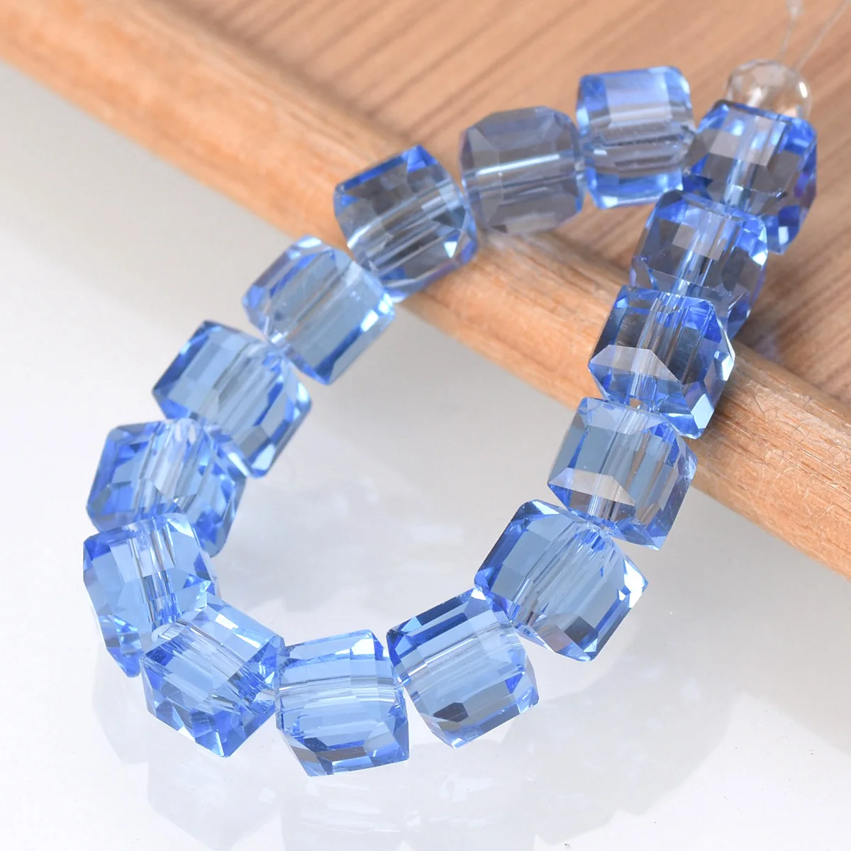 10 pezzi di perline sfaccettate in vetro cristallo a forma di cilindro rotondo da 8 mm e 10 mm, placcate lucide, per la creazione di gioielli 36 10 pezzi di perline sfaccettate in vetro cristallo a forma di cilindro rotondo da 8 mm e 10 mm, placcate lucide, per la creazione di gioielli 36