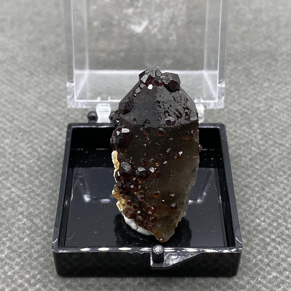 100% natural Garnet pedras e cristais minerais espécime cura cristais pedras de quartzo  + Box size:35*35*35mm