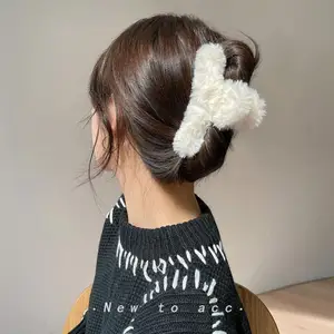 Women Hair Claw Winter Faux Fur Hair Clip Elegant Acrylic Hairpins Girls Hair Accessories Furry Headwear Hair Claw Clip