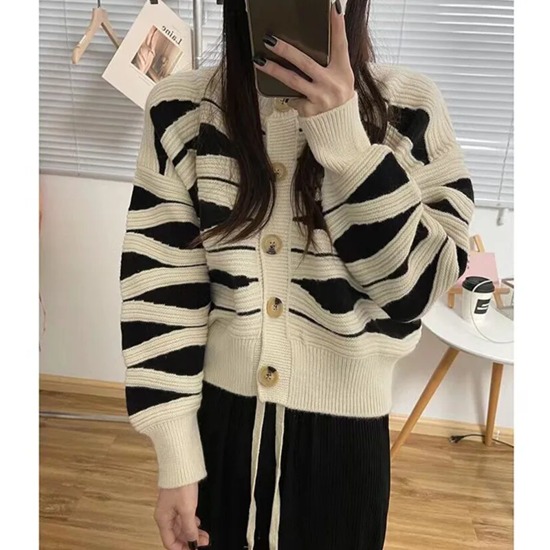 Women Long Sleeve Wavy Stripe Cardigan Sweater