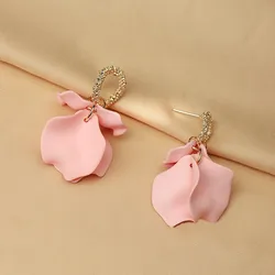Chic Multicolored Floral Tassel Earrings - Elegant Everyday Party Accessory (Pink color)
