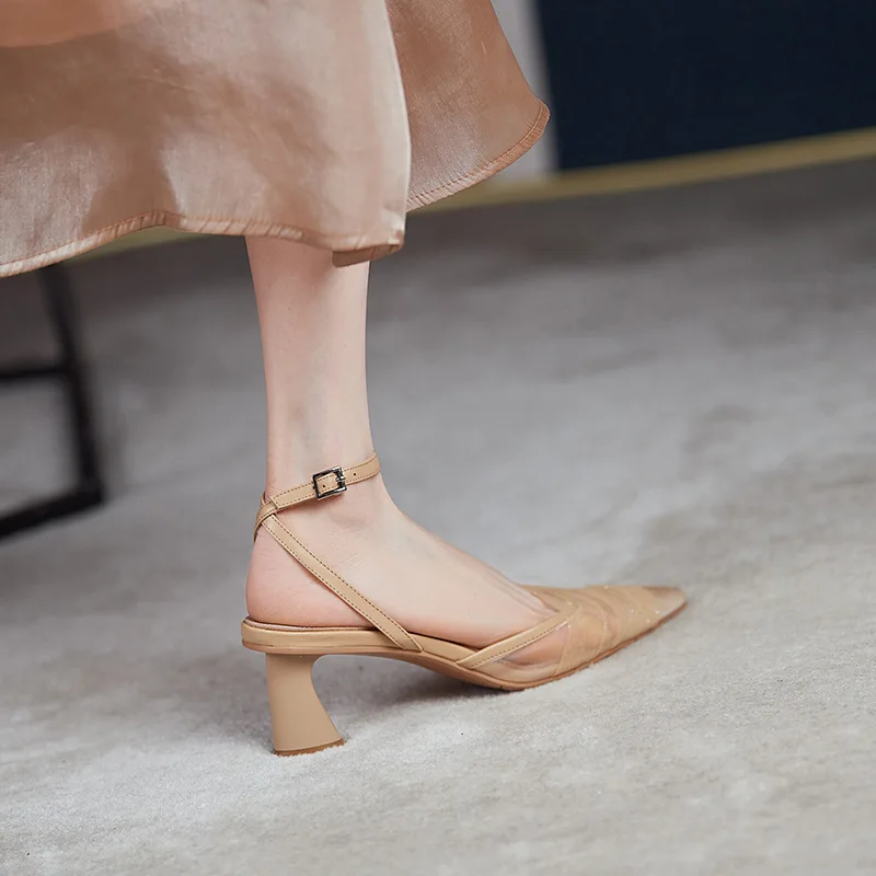 Zapatos de mujer de verano 2022, tacones altos gruesos, punta puntiaguda, correa en el tobillo, zapatos de tela de malla con tiras en el talón
