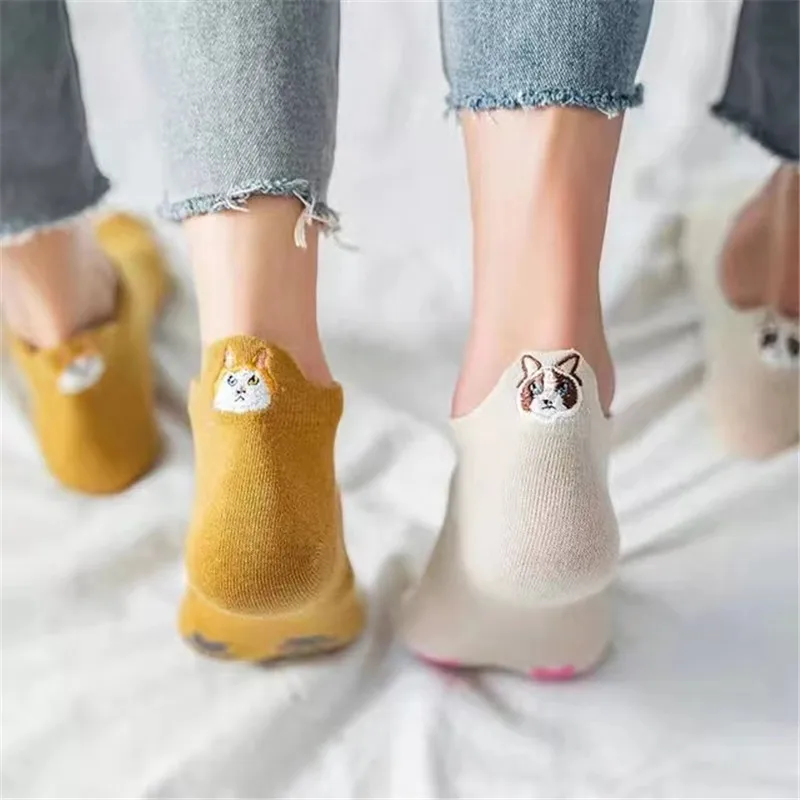 4 짝/몫 고양이 발 뒤꿈치 수 놓은 여성 보트 양말 코튼 스포츠 양말 스트레치 탈취제 양말 재미 캐주얼 통기성 발목 양말